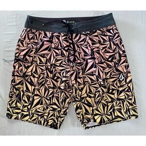 Volcom Mod-Tech Cargo Board Shorts. Geometric Logo Pattern. Men's 34, GUC!!
